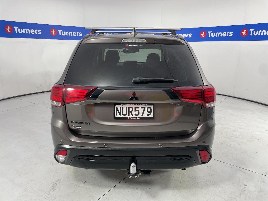 Photo '6' of Mitsubishi Outlander