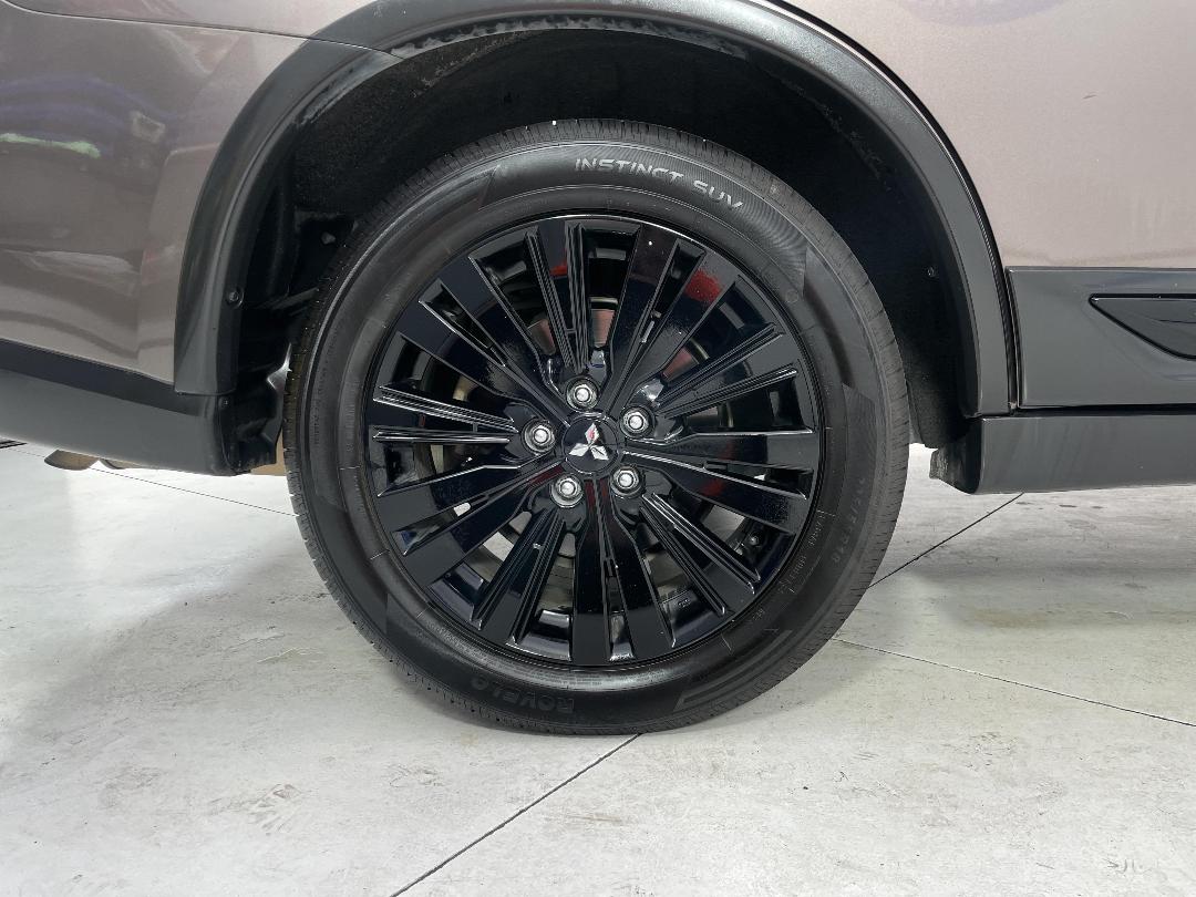 Photo '12' of Mitsubishi Outlander