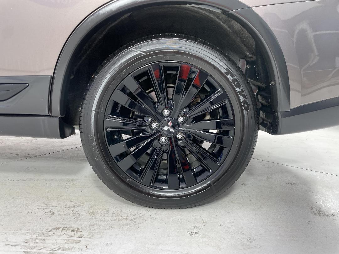 Photo '11' of Mitsubishi Outlander