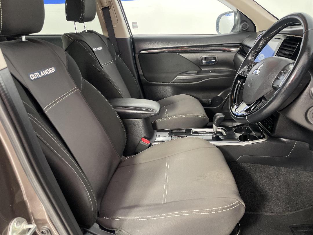 Photo '16' of Mitsubishi Outlander