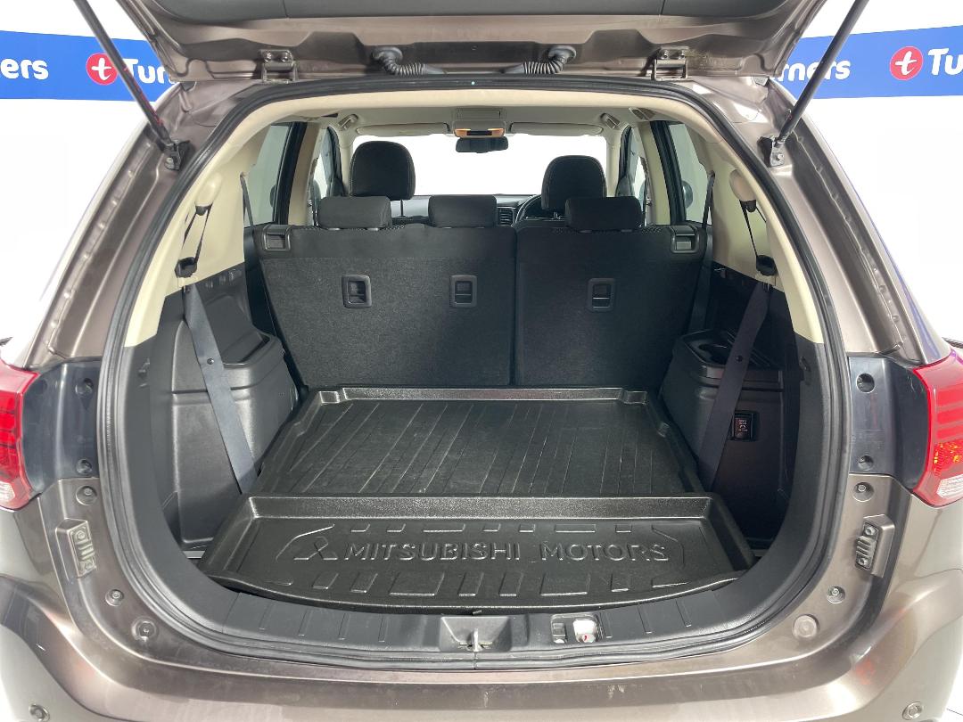 Photo '14' of Mitsubishi Outlander