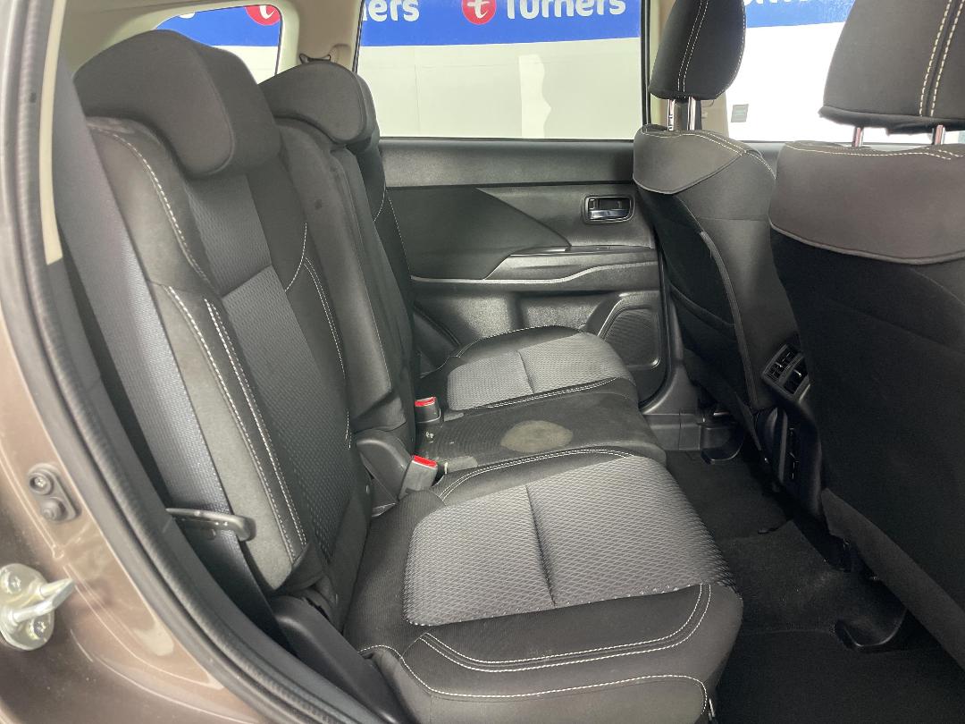 Photo '20' of Mitsubishi Outlander