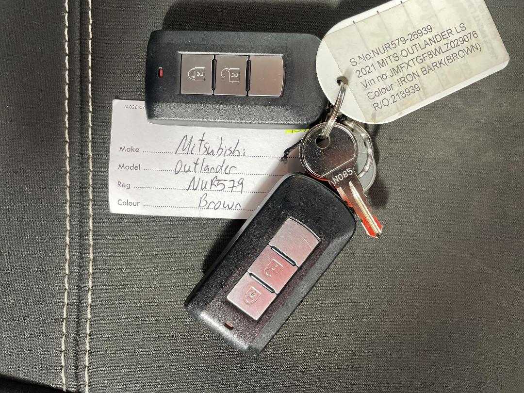 Photo '22' of Mitsubishi Outlander