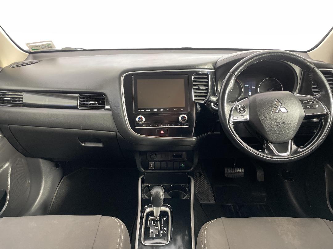 Photo '17' of Mitsubishi Outlander