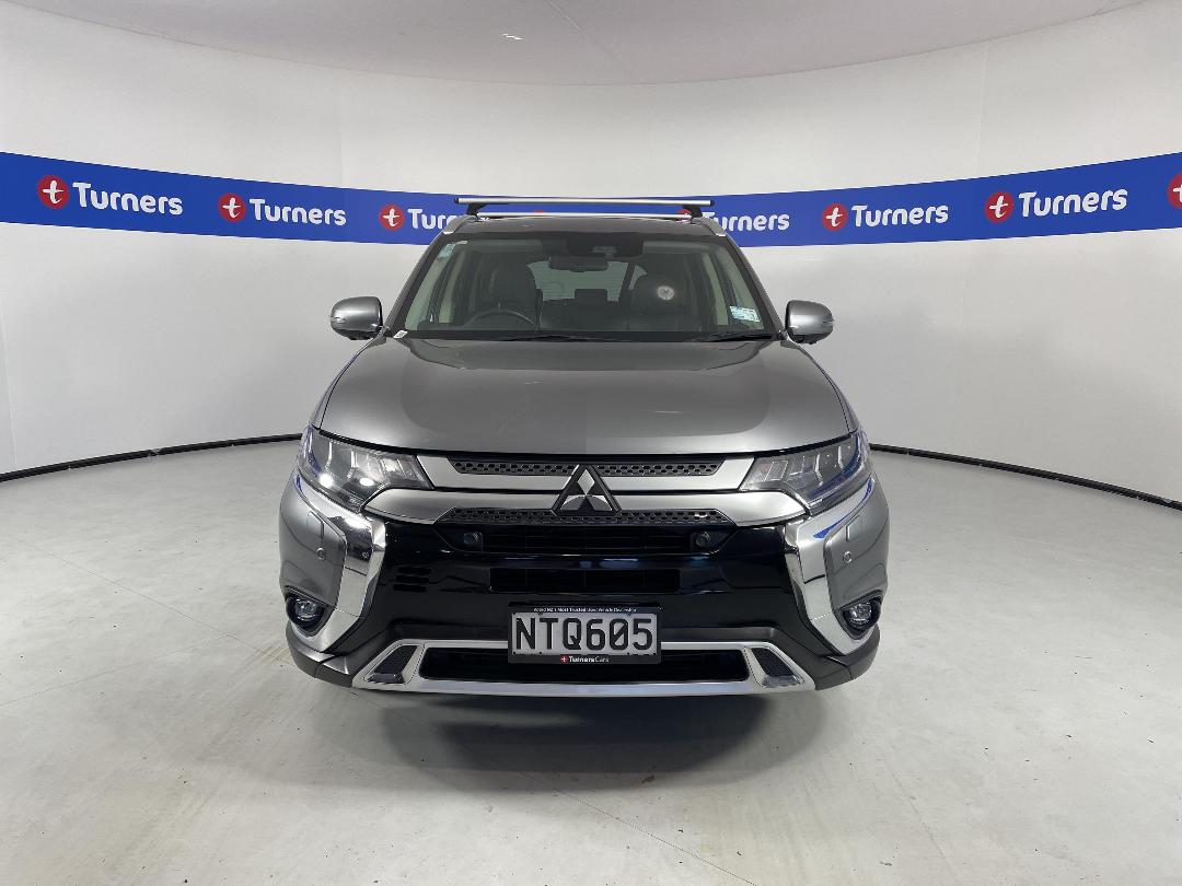 Photo '2' of Mitsubishi Outlander