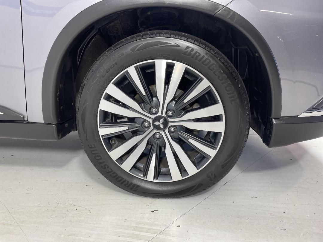 Photo '9' of Mitsubishi Outlander