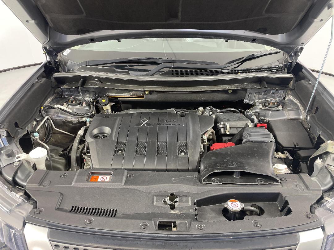 Photo '13' of Mitsubishi Outlander