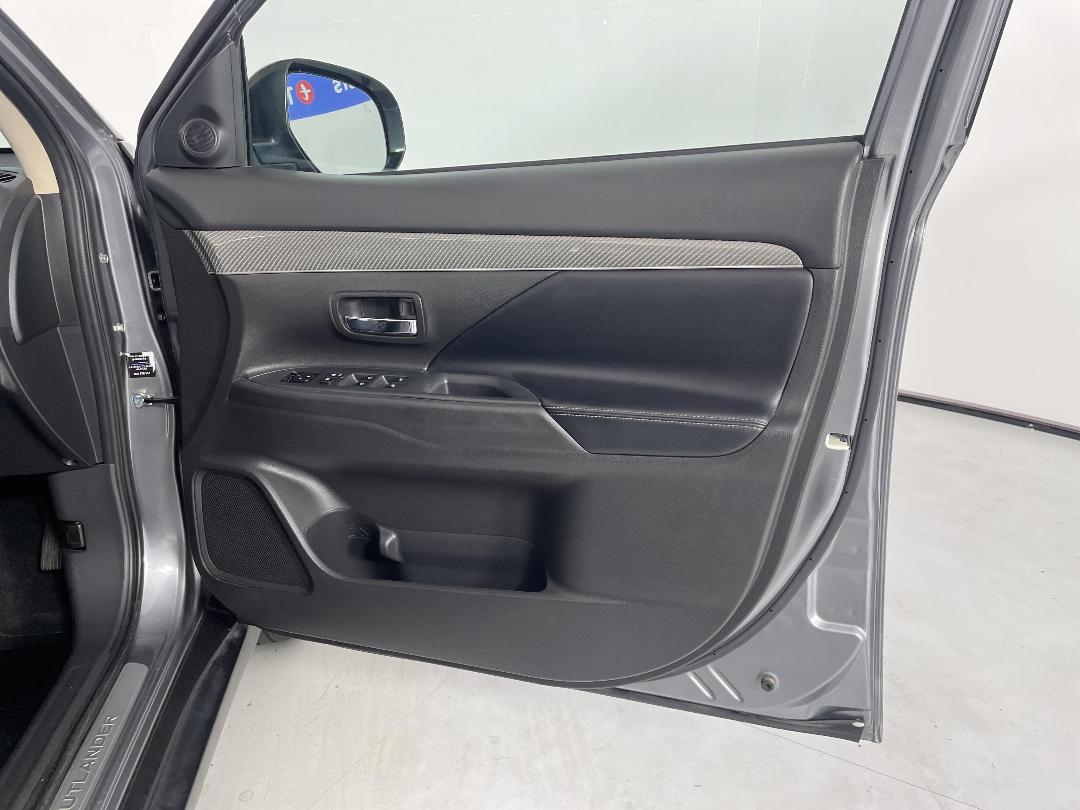 Photo '15' of Mitsubishi Outlander