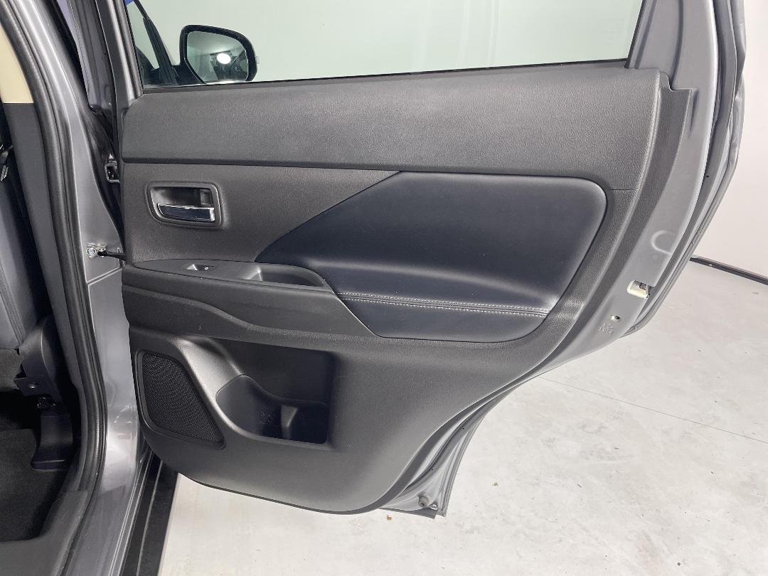 Photo '19' of Mitsubishi Outlander