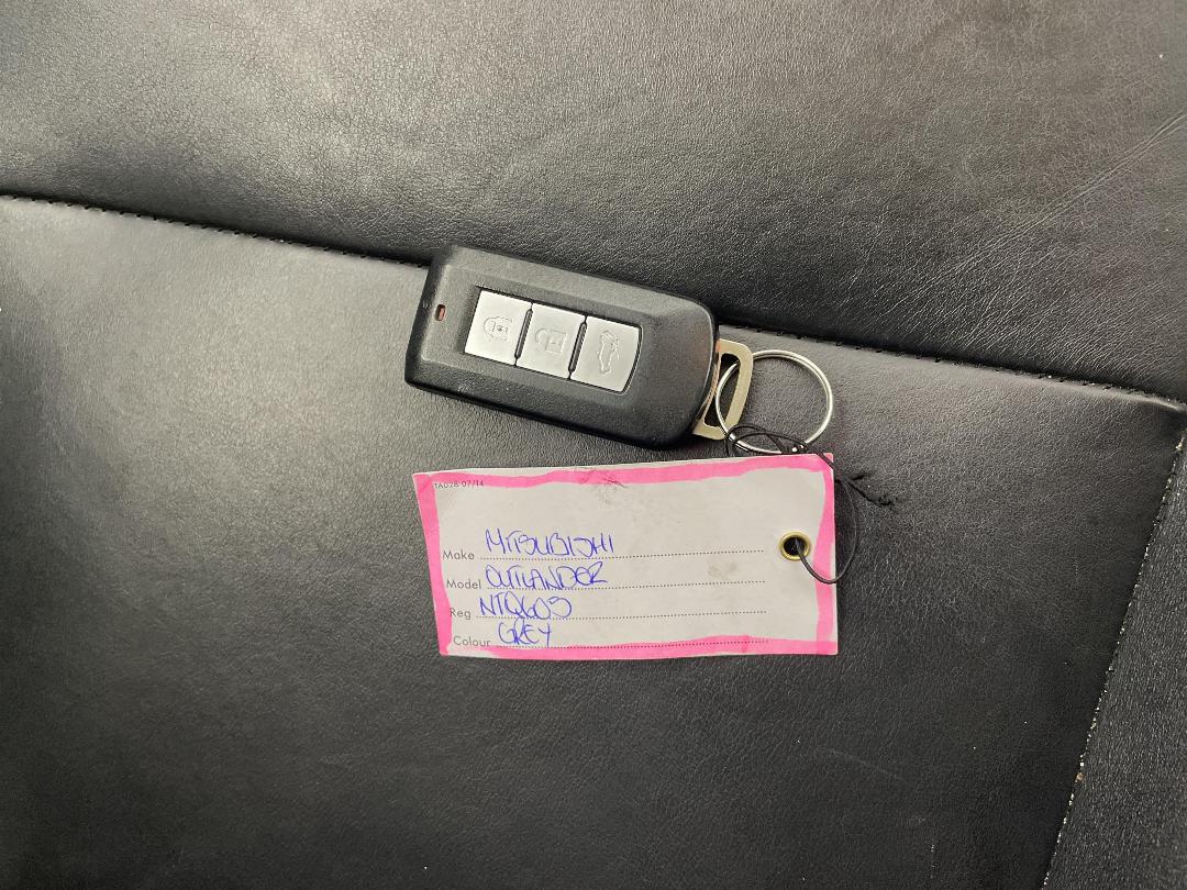 Photo '22' of Mitsubishi Outlander