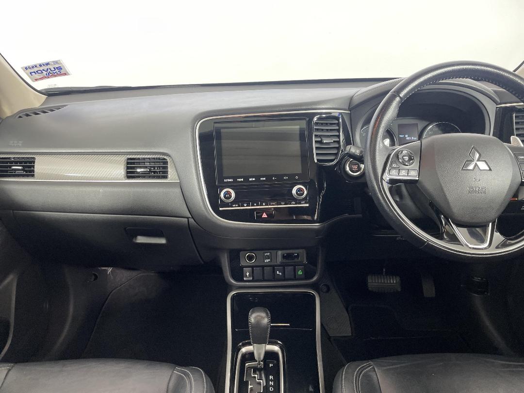 Photo '17' of Mitsubishi Outlander