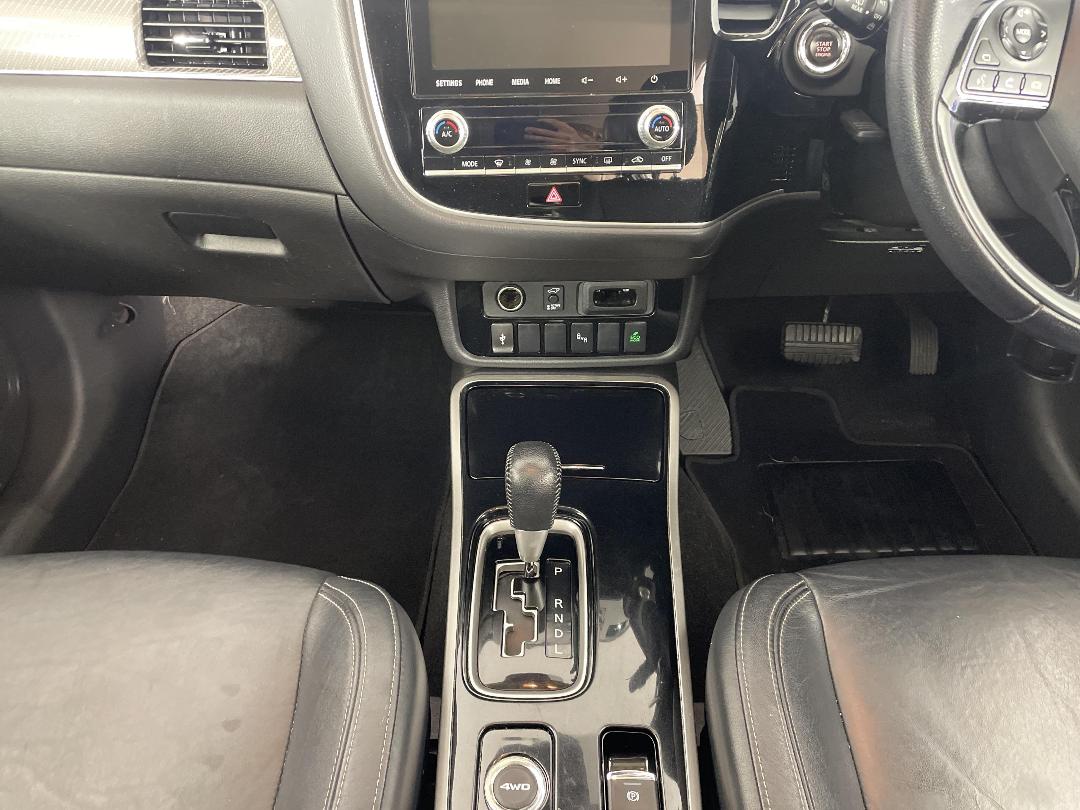 Photo '18' of Mitsubishi Outlander