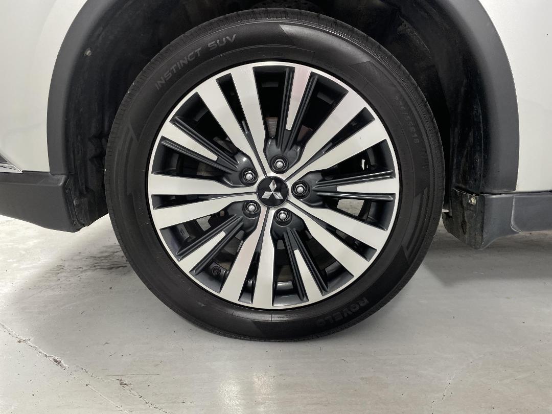 Photo '10' of Mitsubishi Outlander Photo '10' of Mitsubishi Outlander