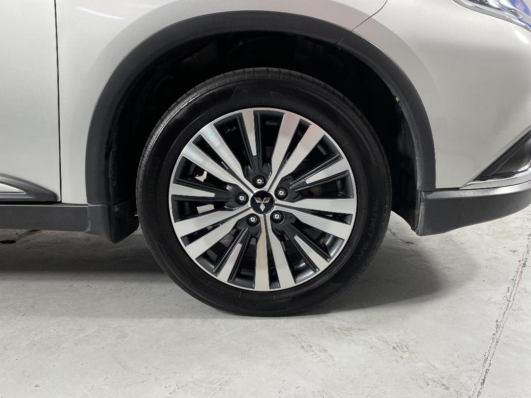 Photo '9' of Mitsubishi Outlander Photo '9' of Mitsubishi Outlander