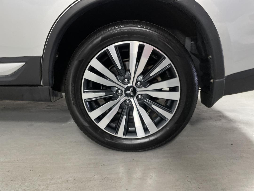 Photo '11' of Mitsubishi Outlander Photo '11' of Mitsubishi Outlander