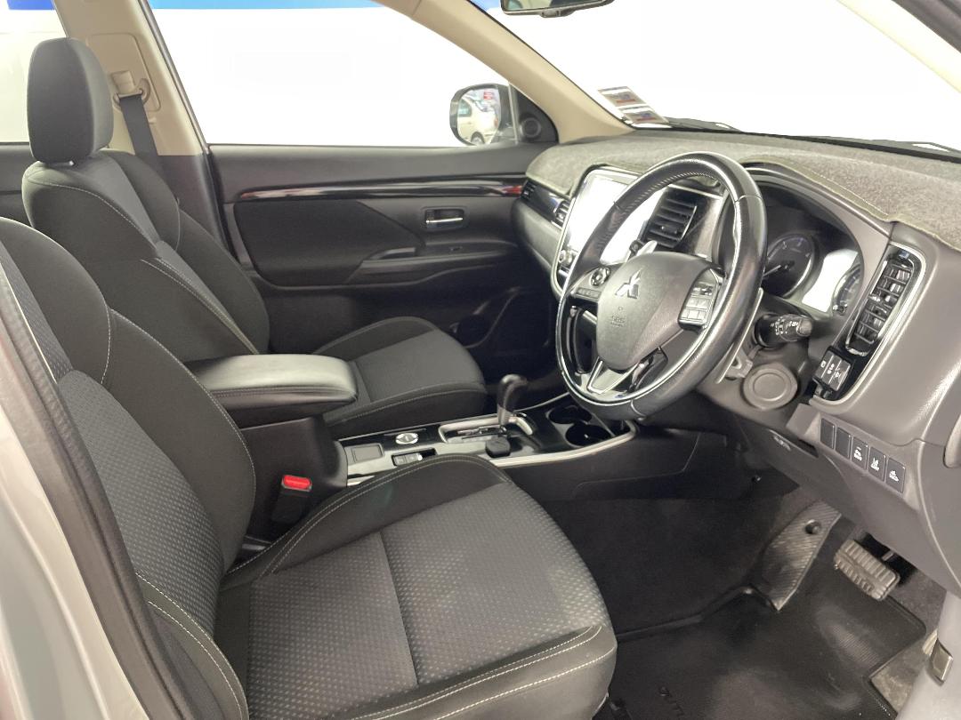 Photo '16' of Mitsubishi Outlander Photo '16' of Mitsubishi Outlander