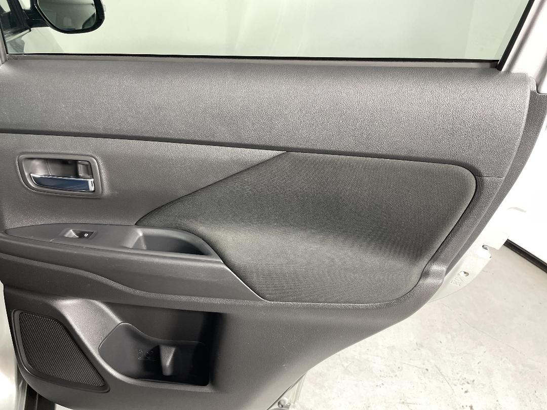 Photo '19' of Mitsubishi Outlander Photo '19' of Mitsubishi Outlander