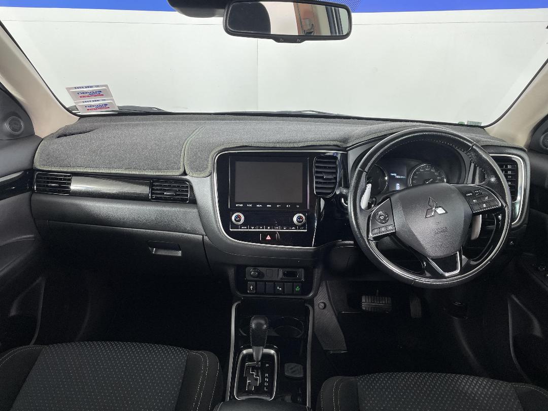 Photo '17' of Mitsubishi Outlander Photo '17' of Mitsubishi Outlander