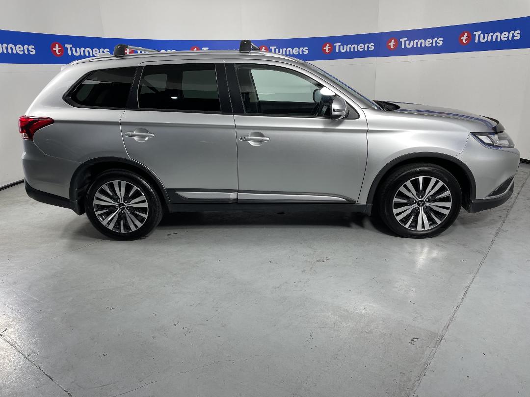 Photo '23' of Mitsubishi Outlander Photo '23' of Mitsubishi Outlander