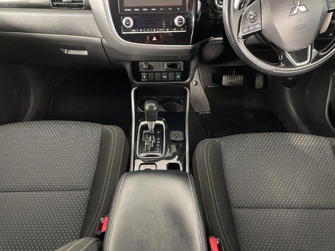 Photo '18' of Mitsubishi Outlander Photo '18' of Mitsubishi Outlander