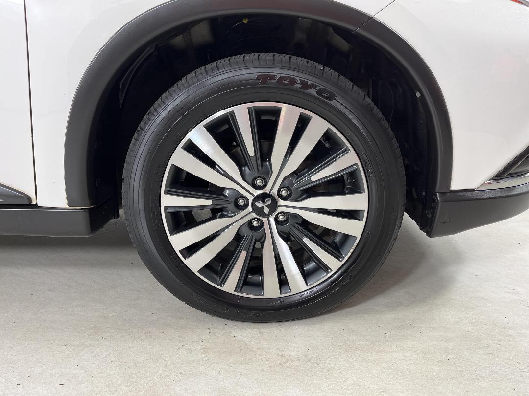 Photo '9' of Mitsubishi Outlander