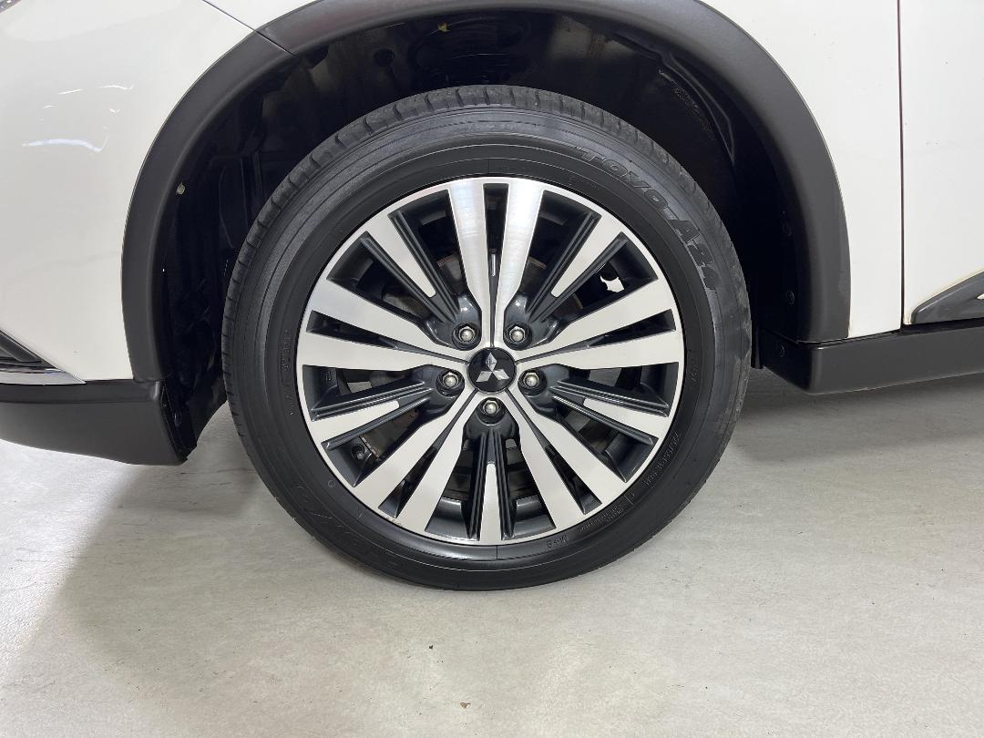 Photo '10' of Mitsubishi Outlander