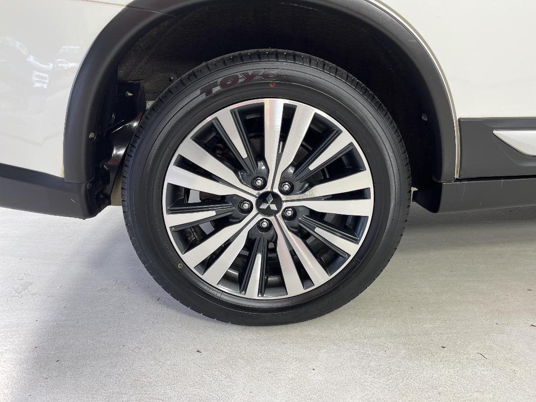 Photo '12' of Mitsubishi Outlander