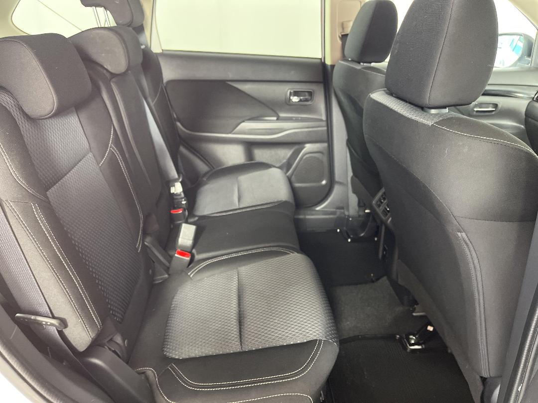 Photo '20' of Mitsubishi Outlander