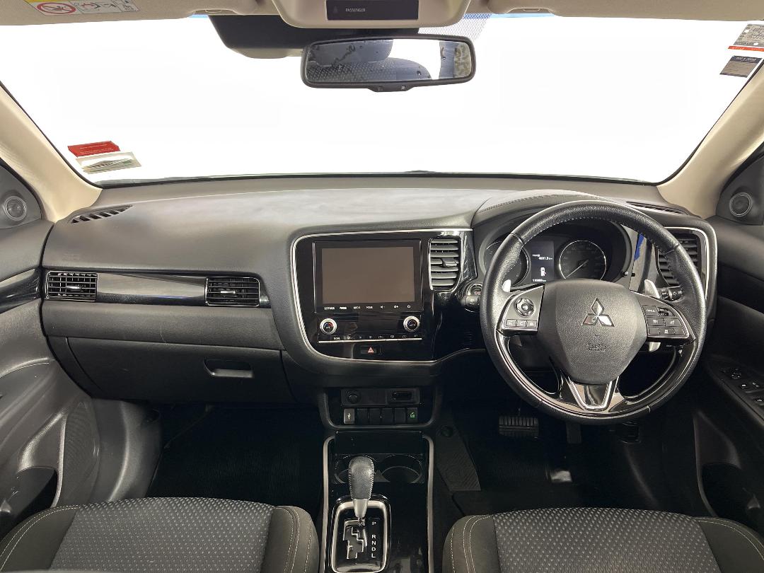 Photo '17' of Mitsubishi Outlander