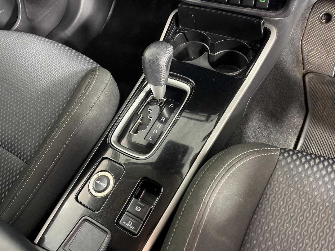 Photo '18' of Mitsubishi Outlander