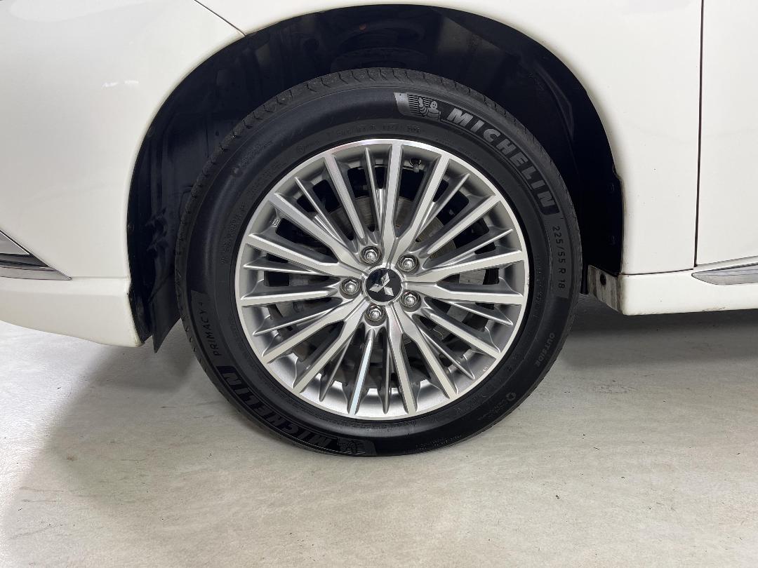 Photo '10' of Mitsubishi Outlander