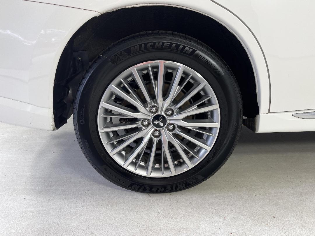 Photo '12' of Mitsubishi Outlander