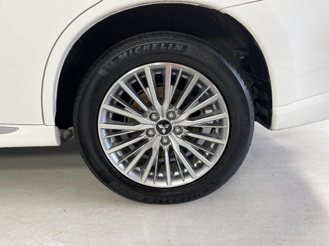 Photo '11' of Mitsubishi Outlander