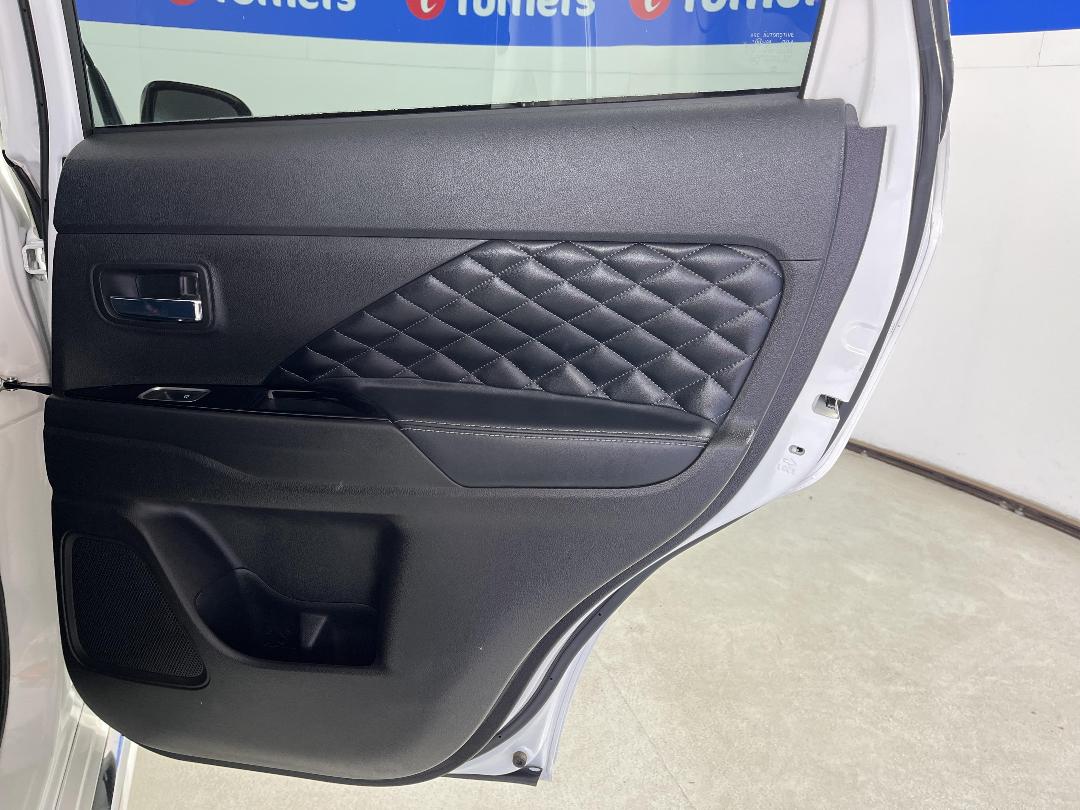 Photo '19' of Mitsubishi Outlander