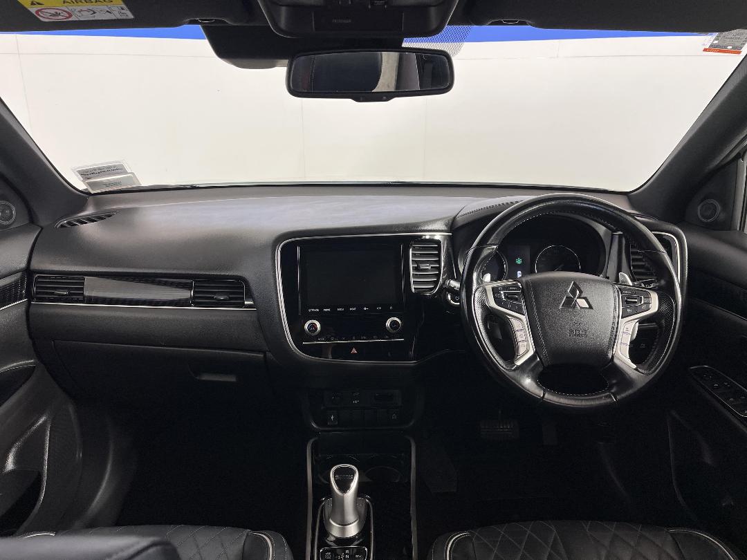 Photo '17' of Mitsubishi Outlander