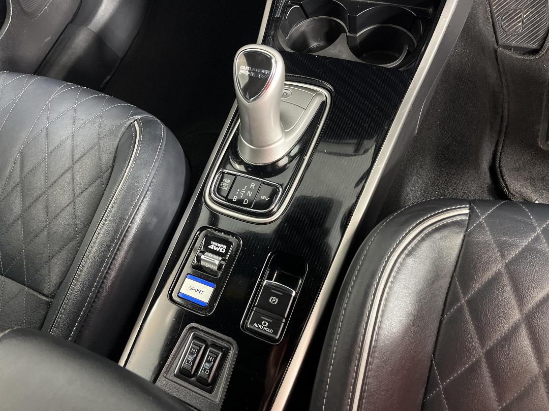 Photo '18' of Mitsubishi Outlander