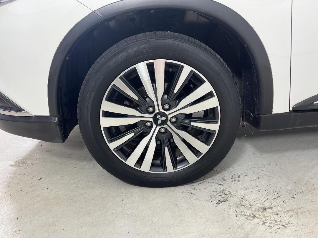 Photo '10' of Mitsubishi Outlander