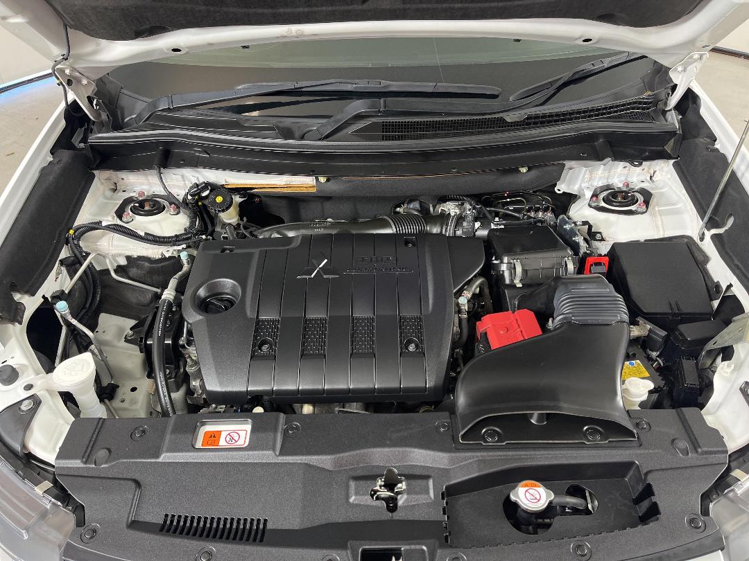 Photo '13' of Mitsubishi Outlander