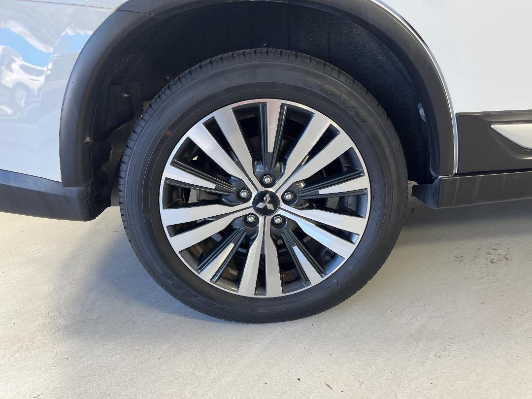 Photo '12' of Mitsubishi Outlander