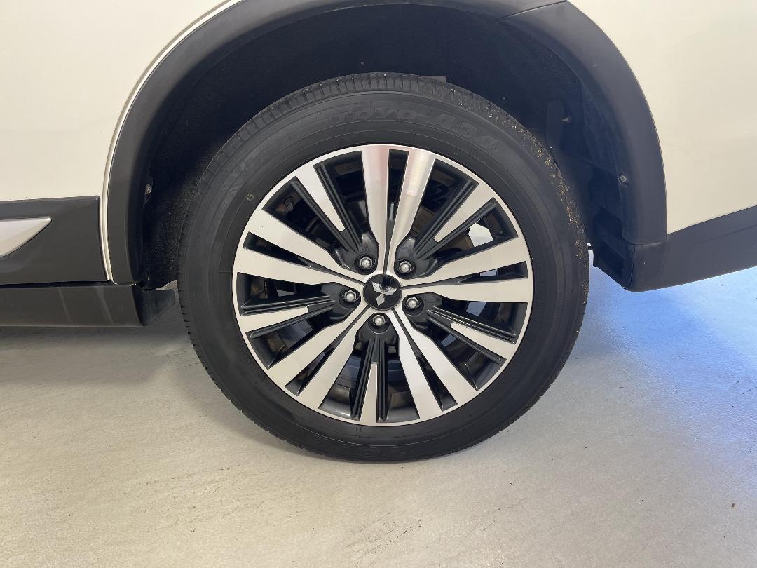 Photo '11' of Mitsubishi Outlander