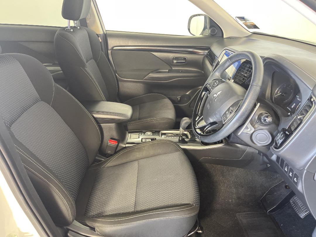 Photo '16' of Mitsubishi Outlander