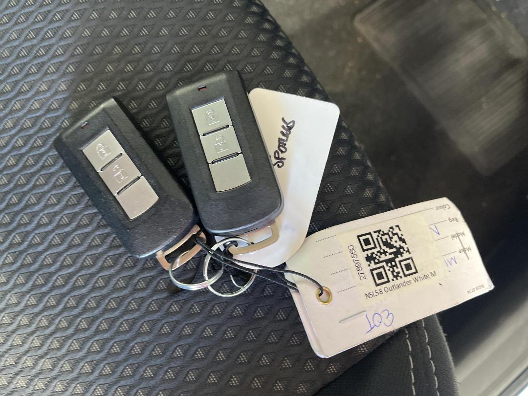 Photo '22' of Mitsubishi Outlander