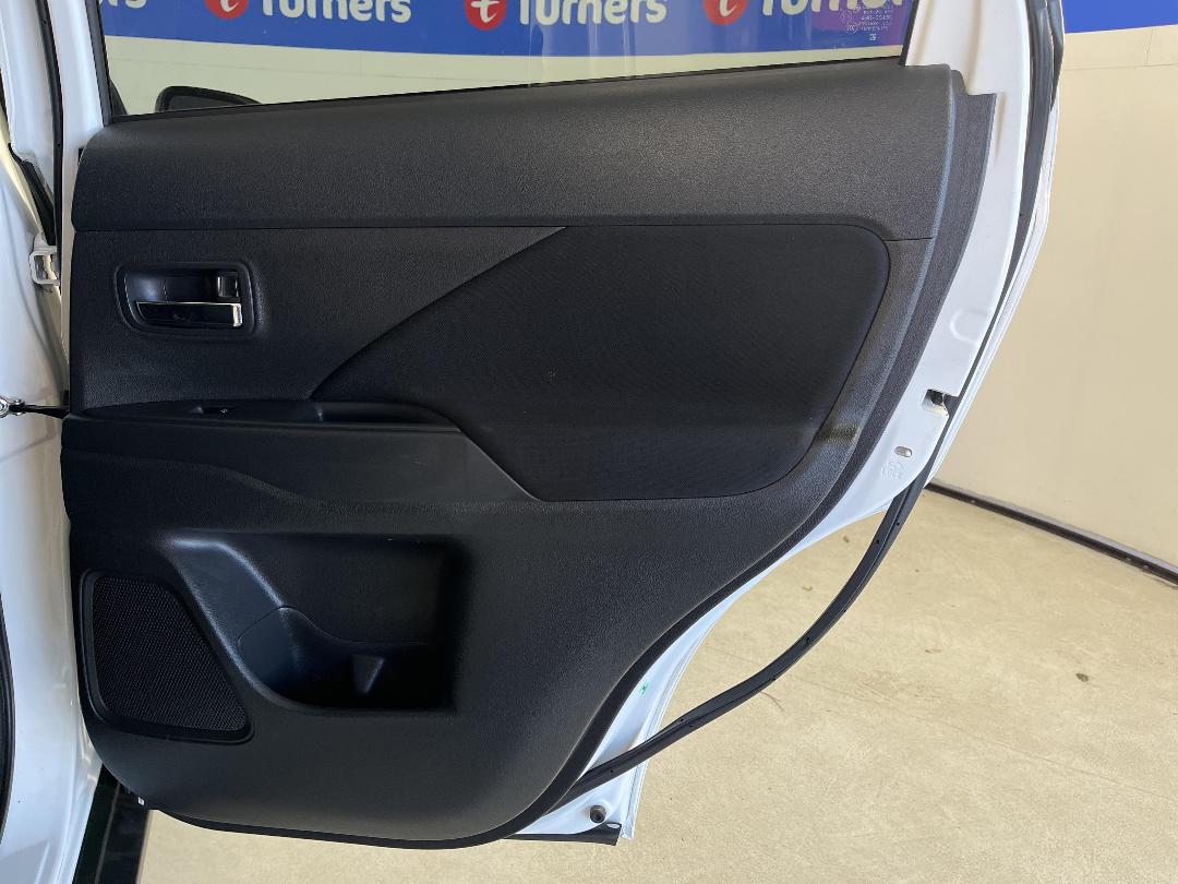 Photo '19' of Mitsubishi Outlander