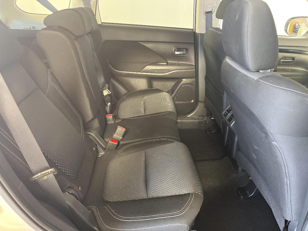 Photo '20' of Mitsubishi Outlander