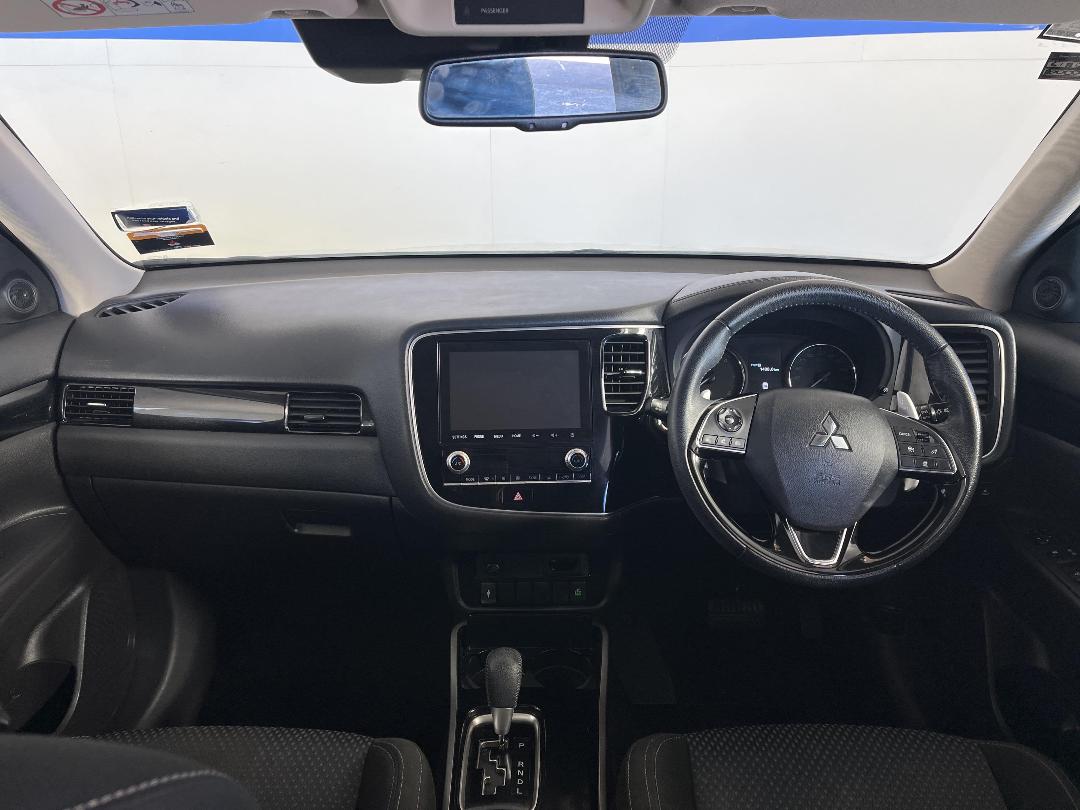 Photo '17' of Mitsubishi Outlander