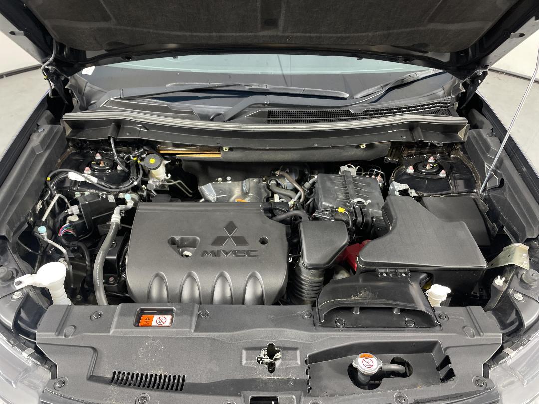 Photo '13' of Mitsubishi Outlander