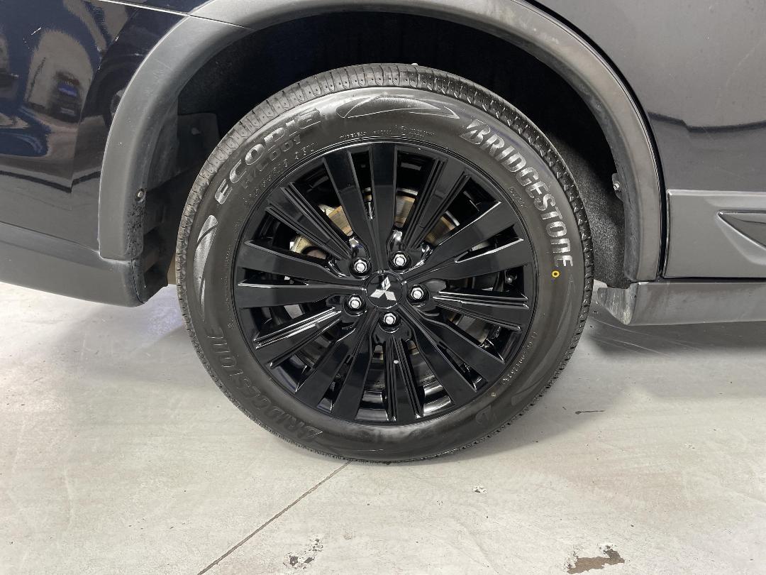 Photo '12' of Mitsubishi Outlander