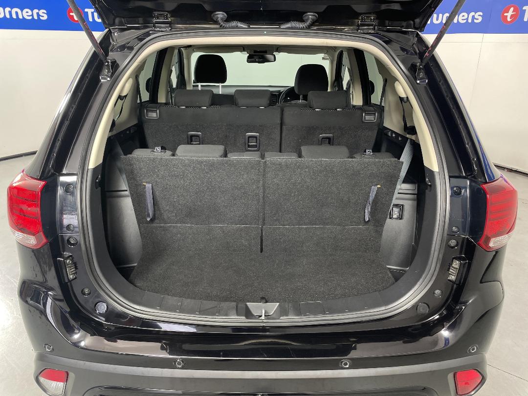 Photo '14' of Mitsubishi Outlander