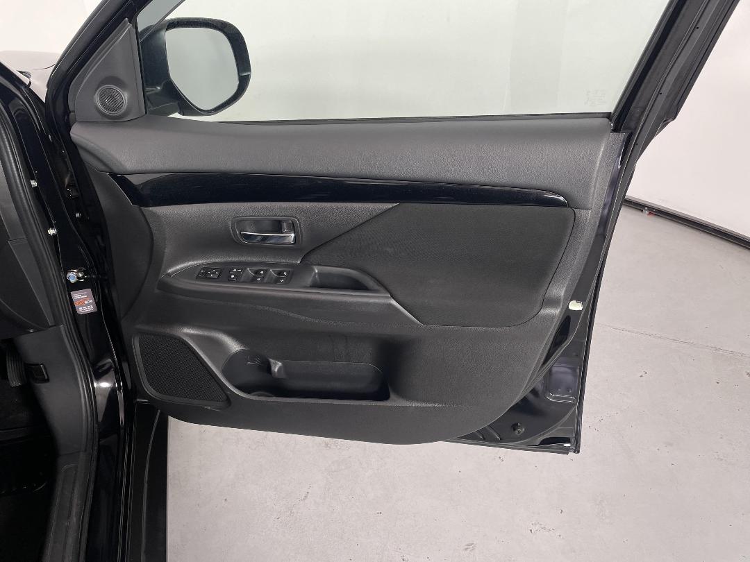 Photo '15' of Mitsubishi Outlander