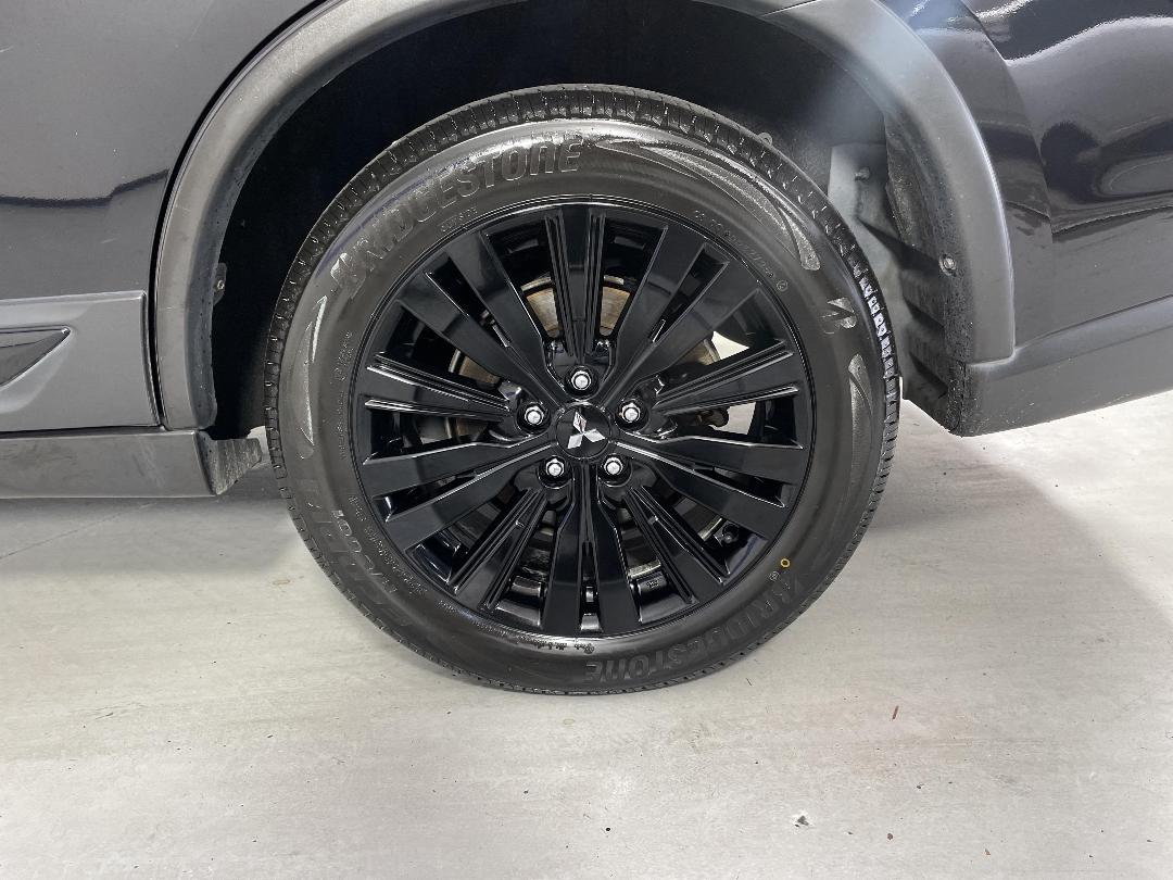 Photo '11' of Mitsubishi Outlander